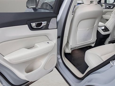 New 2025 Volvo XC60 B5 Ultra w/ Climate Package image 19