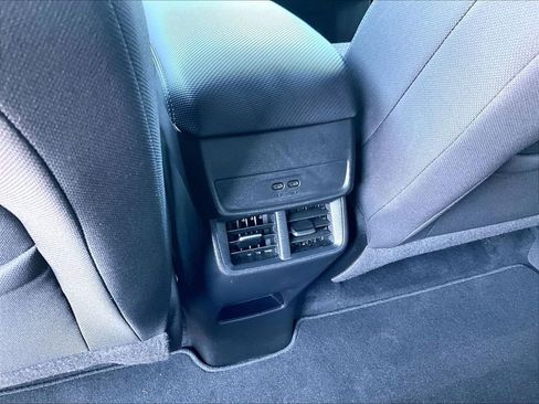 Used 2026 Chevrolet Equinox LT AWD/4WD image 28