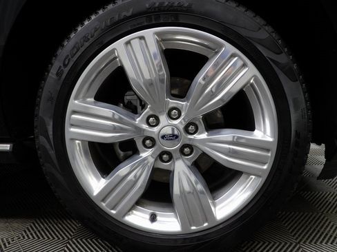 Used 2024 Ford Expedition Platinum image 8