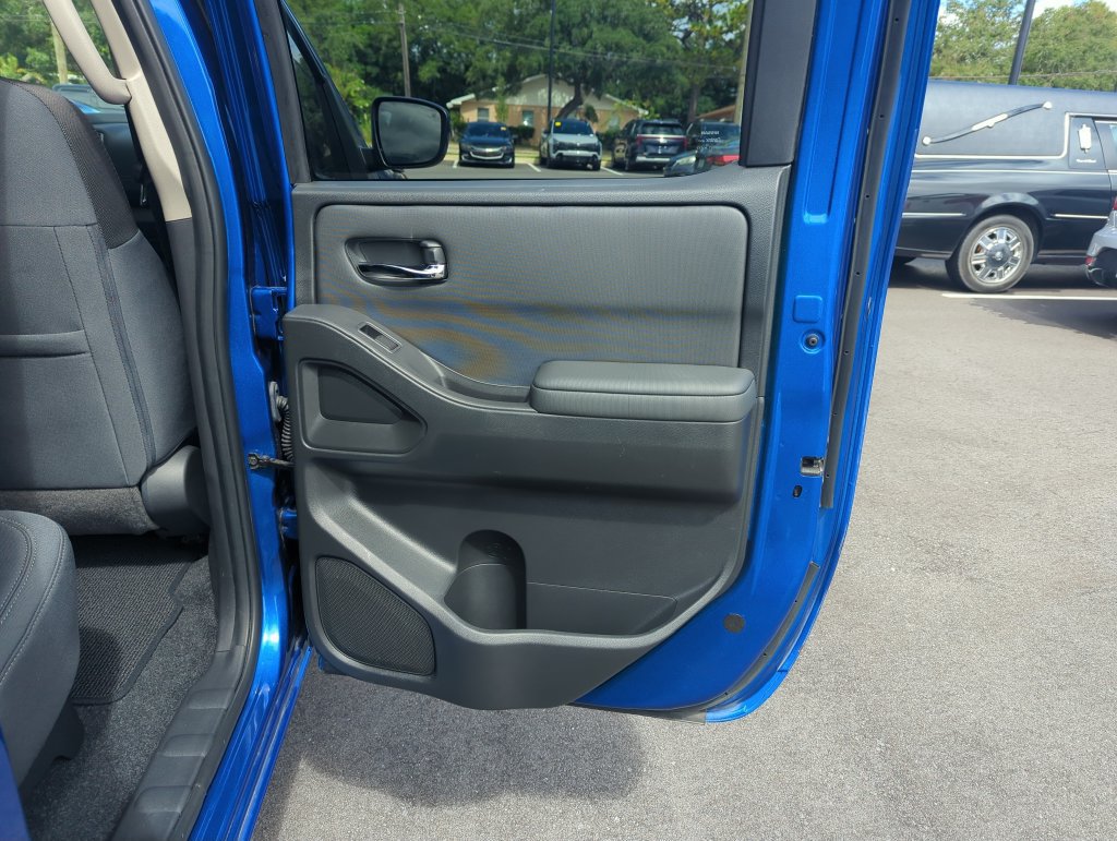 Used 2024 Nissan Frontier SV RWD image 30