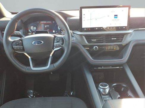 Used 2025 Ford Explorer ST-Line w/ ST-Line Street Pack image 4