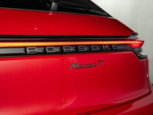 Used 2025 Porsche Macan Turbo AWD/4WD image 33