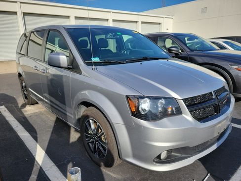 Used 2018 Dodge Grand Caravan SXT w/ Driver Convenience Group image 2
