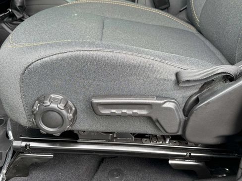 Used 2025 Jeep Gladiator Sport AWD/4WD image 28