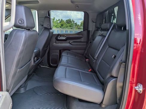 Used 2025 Chevrolet Silverado 1500 LT Trail Boss w/ Convenience Package II AWD/4WD image 13