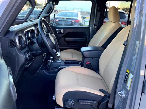 Used 2020 Jeep Gladiator Sport w/ Quick Order Package 24S image 7
