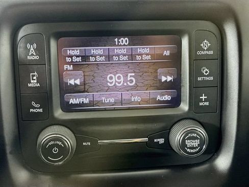 Used 2018 Jeep Compass Latitude FWD image 22