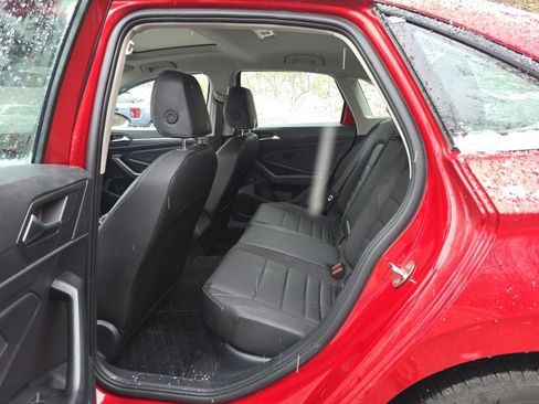 Used 2024 Volkswagen Jetta SE image 11