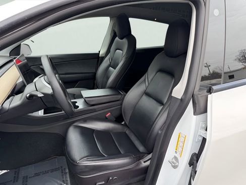 Used 2022 Tesla Model Y Long Range image 14