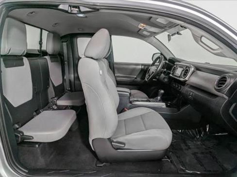 Used 2017 Toyota Tacoma SR5 RWD image 19