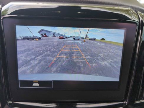 Used 2023 Chevrolet Traverse LT FWD image 15
