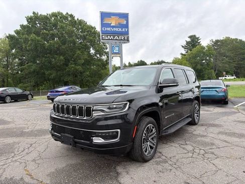Used 2023 Jeep Wagoneer 4WD w/ Premium Group I image 7