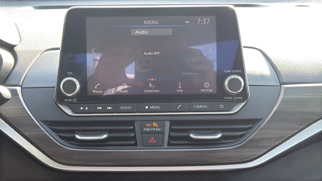 Used 2025 Nissan Altima 2.5 SV FWD image 14