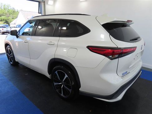 Used 2021 Toyota Highlander XSE FWD image 10