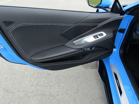 Used 2025 Chevrolet Corvette Z06 image 11