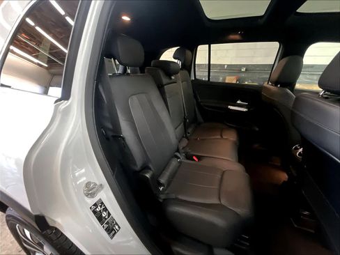 Used 2020 Mercedes-Benz GLB 250 4MATIC image 28