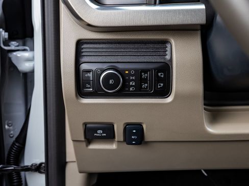 Used 2026 Ford F250 Platinum w/ Platinum Plus Package AWD/4WD image 22