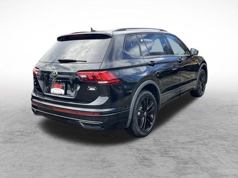 Used 2022 Volkswagen Tiguan SE R-Line image 8