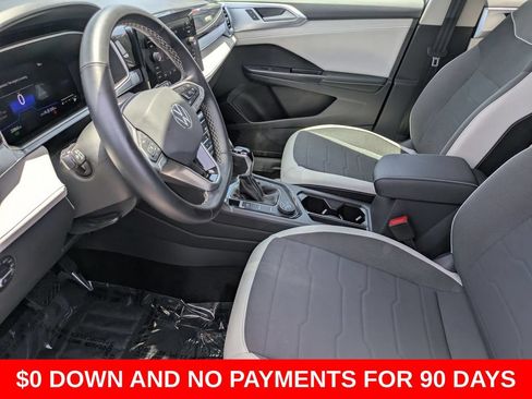 Used 2025 Volkswagen Taos SE AWD/4WD image 23