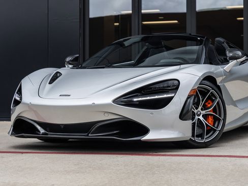 Used 2020 McLaren 720S Spider image 4