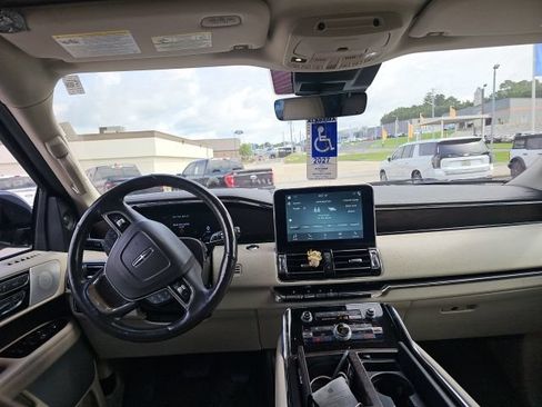 Used 2019 Lincoln Navigator Reserve AWD/4WD image 16