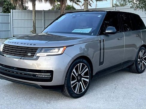 Used 2023 Land Rover Range Rover SE image 9