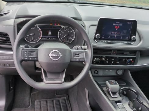 Used 2025 Nissan Rogue S AWD/4WD image 15