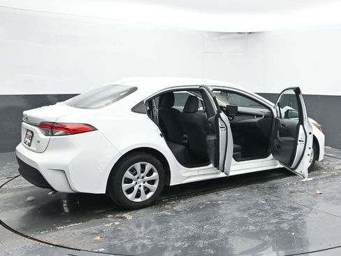 Used 2025 Toyota Corolla LE image 55