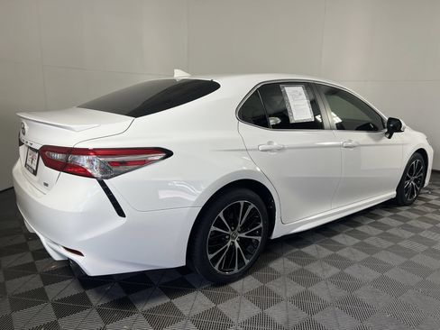 Used 2020 Toyota Camry SE FWD image 4