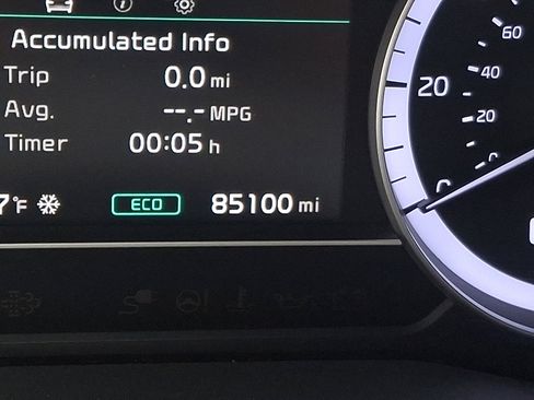 Used 2022 Kia Niro LX image 19