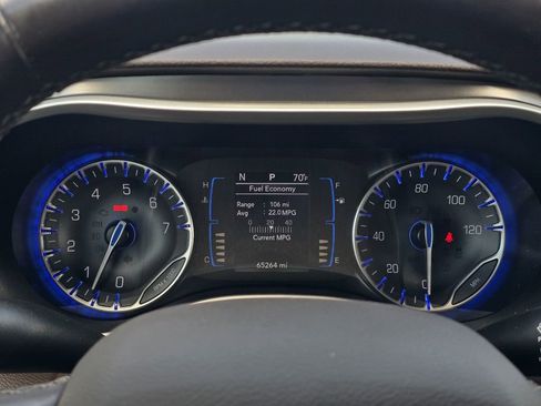 Used 2017 Chrysler Pacifica Touring-L FWD image 19