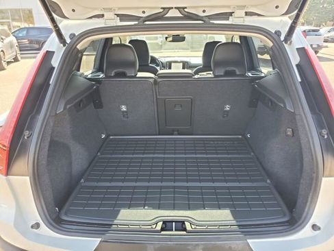 Certified 2025 Volvo XC40 B5 Plus w/ Protection Package Premier AWD/4WD image 33