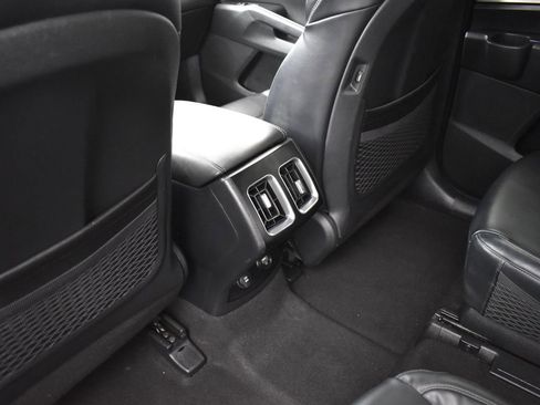 Used 2021 Kia Sorento S image 25