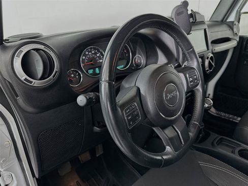 Used 2015 Jeep Wrangler Unlimited Sahara w/ Connectivity Group AWD/4WD image 20
