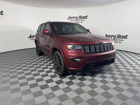 Used 2022 Jeep Grand Cherokee Laredo X image 7