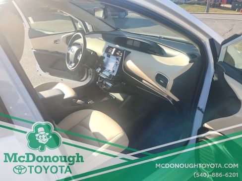 Certified 2022 Toyota Prius LE image 21