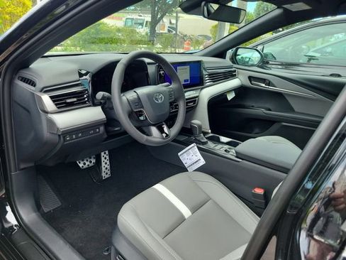 Used 2026 Toyota Camry SE w/ Multimedia Upgrade Package image 8