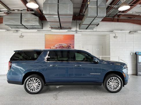 New 2026 Chevrolet Suburban High Country AWD/4WD image 13