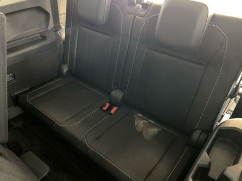 Used 2024 Volkswagen Tiguan SE image 32