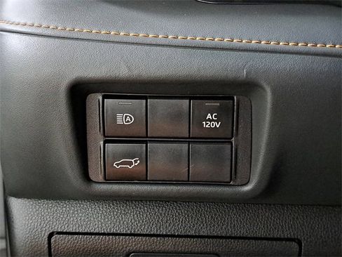 Used 2023 Toyota Highlander Bronze Edition image 25