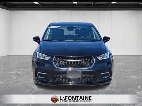 Used 2024 Chrysler Pacifica Touring-L image 8