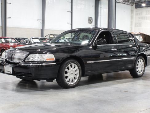 Used 2006 Lincoln Town Car Signature Limited RWD image 20