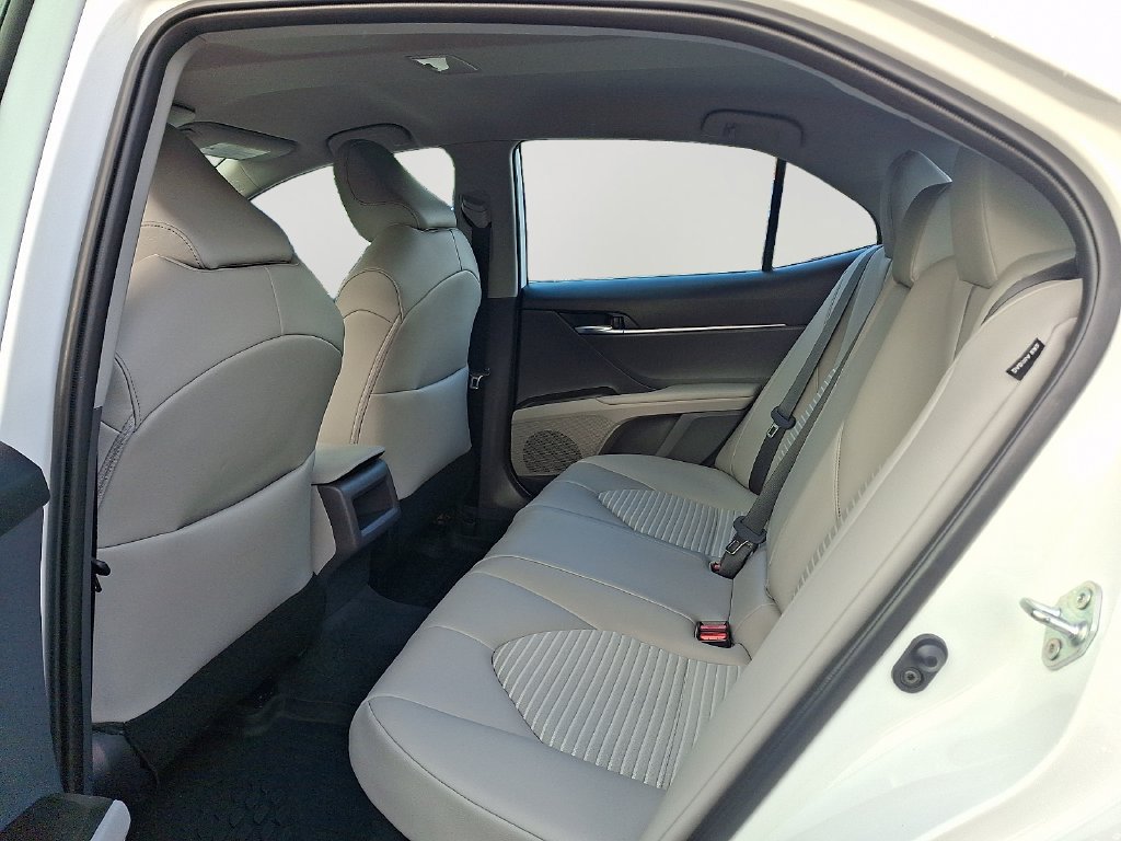 Used 2022 Toyota Camry SE FWD image 6