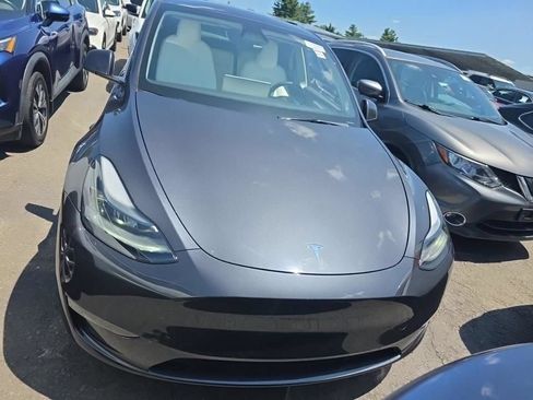 Used 2024 Tesla Model Y Performance AWD/4WD image 2