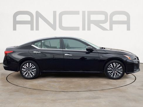 Used 2024 Nissan Altima 2.5 SV FWD image 15
