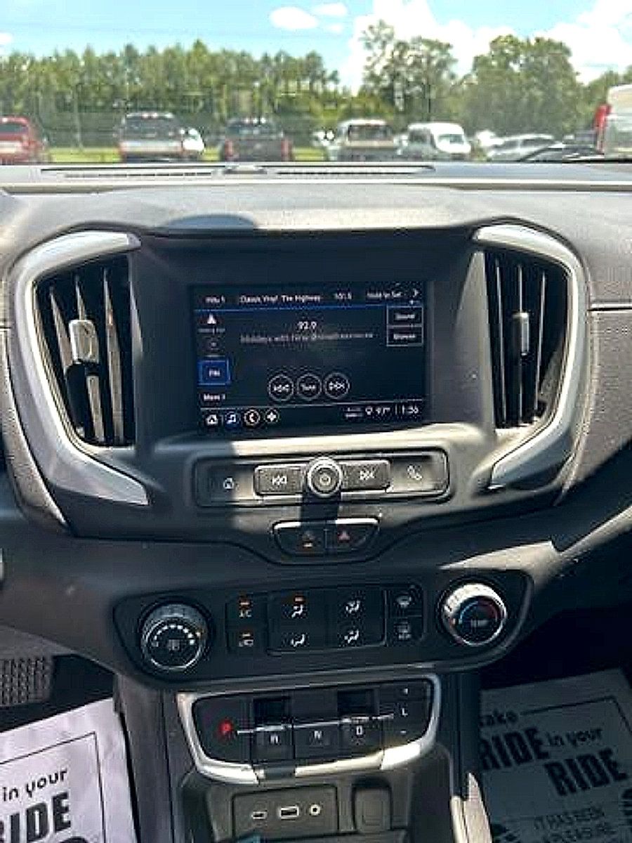 Used 2023 GMC Terrain SLE w/ Elevation Edition FWD image 11