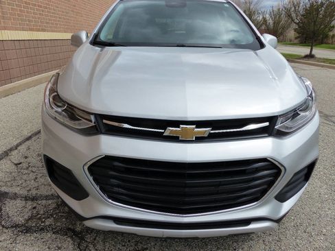 Used 2019 Chevrolet Trax LT w/ LT Convenience Package image 12