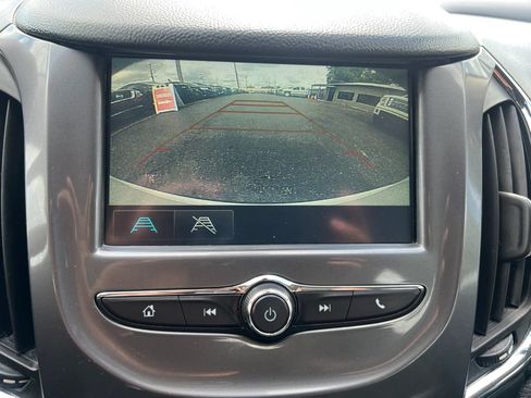 Used 2018 Chevrolet Cruze LT w/ Convenience Package FWD image 14