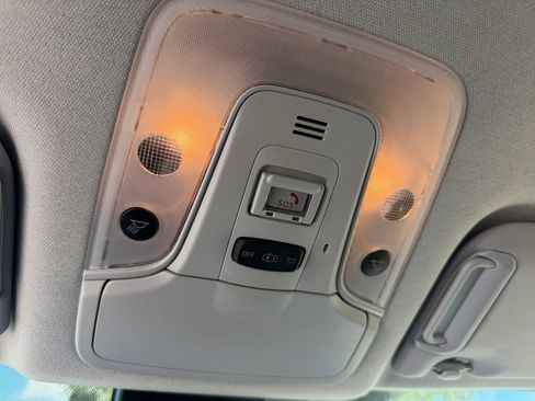Used 2022 Toyota Prius L Eco FWD image 25