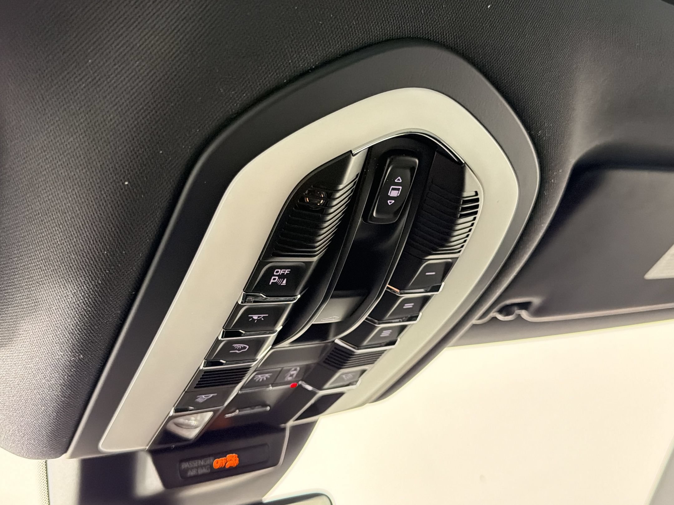 Certified 2026 Porsche Macan Turbo AWD/4WD image 27